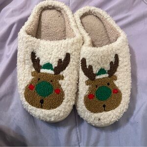 Cozy Christmas Slippers - Reindeer